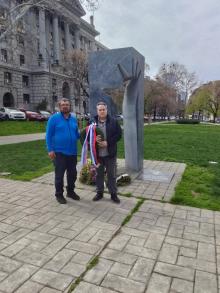 ПОЛОЖЕНИ ВЕНЦИ НА СПОМЕНИК У ХАЈДУК ВЕЉКОВОМ ПАРКУ ПОВОДОМ ГОДИШЊИЦЕ НАТО АГРЕСИЈЕ